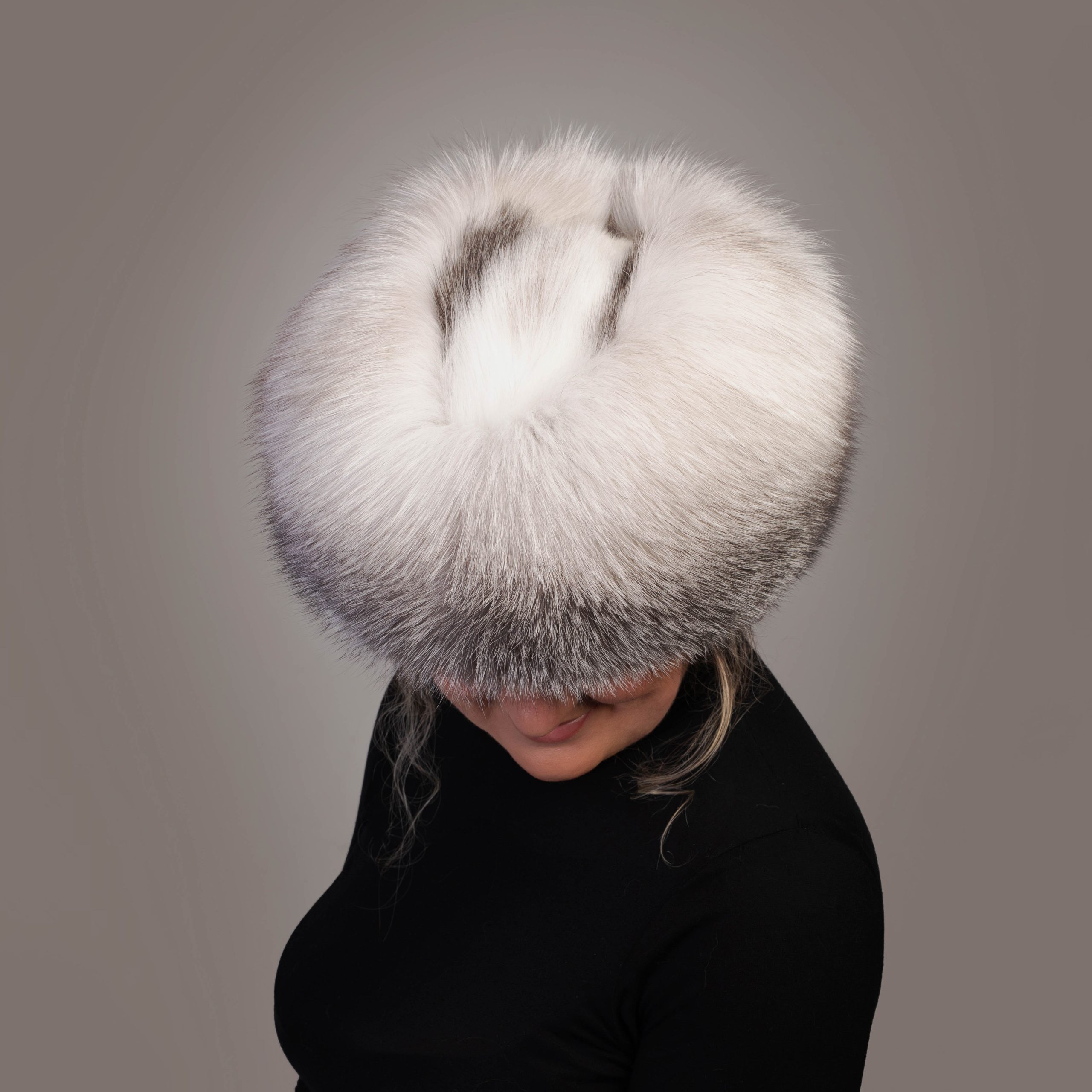 KOŽEŠINOVÁ ČEPICE LODIČKA Stříbrná LIŠKA"Blue Frost WHITE" - Obrázek 3